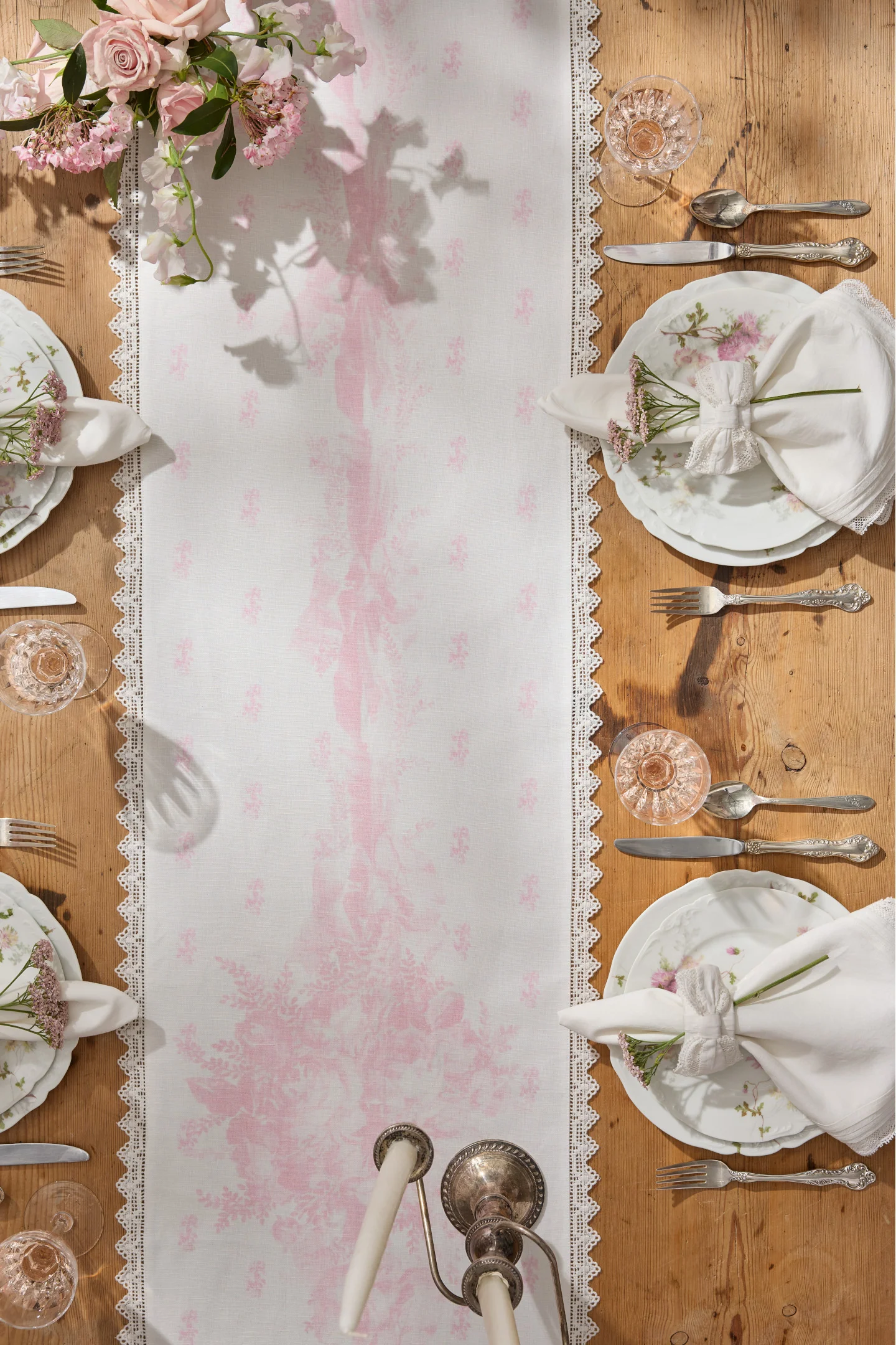Manta para Mesa Victoriana Estampada Rosa
