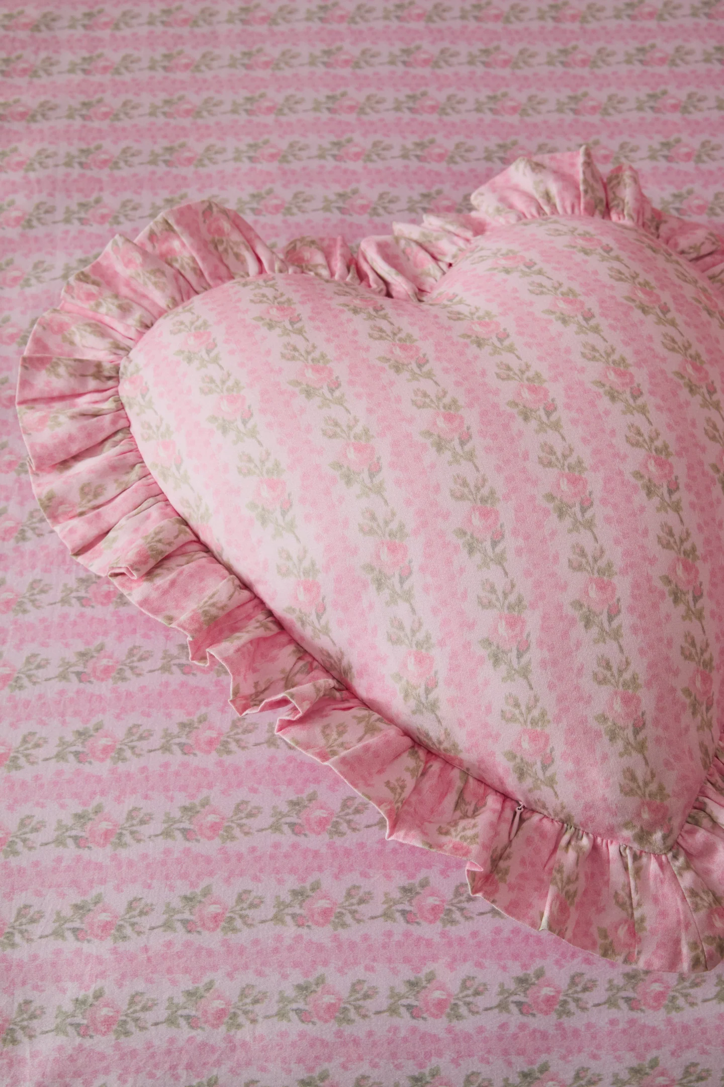 Almohada con Volantes y Corazón para Siempre Amor
