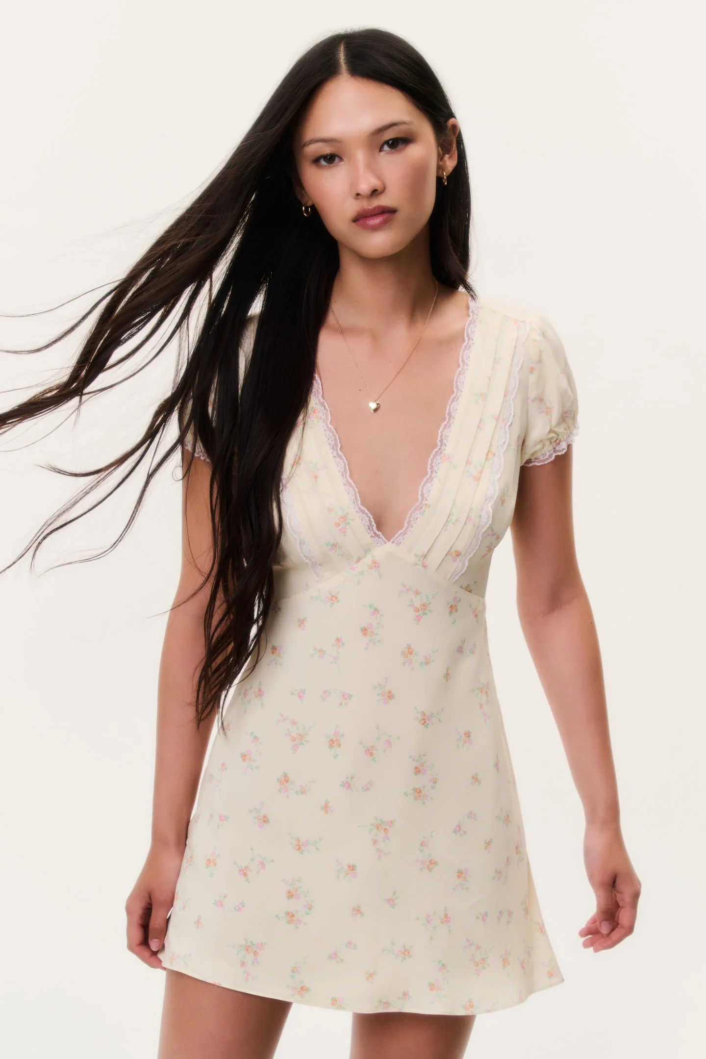 Vestido mini de encaje floral Yasmin