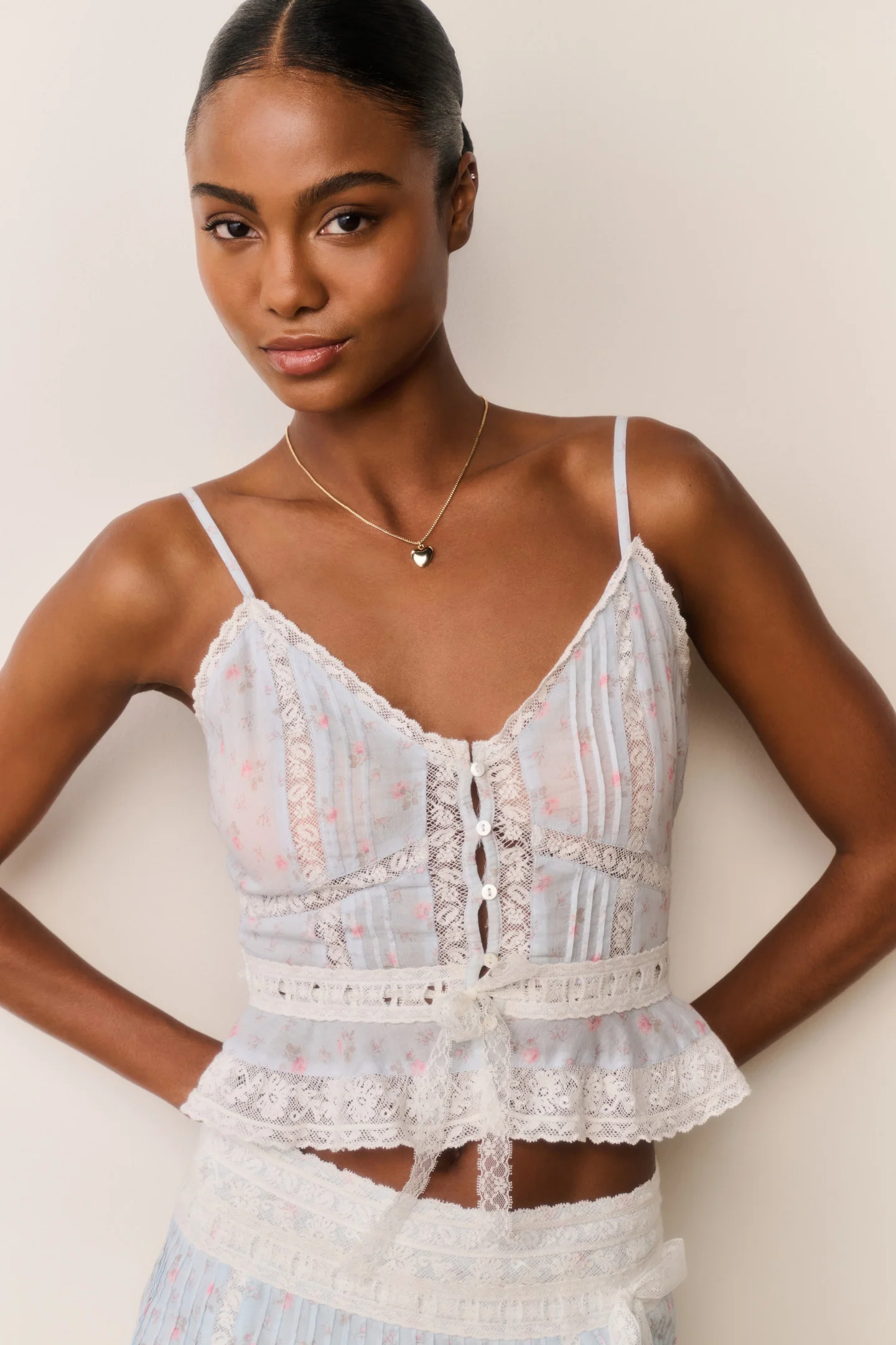 Camisola Floral de Algodón con Peplum Avra