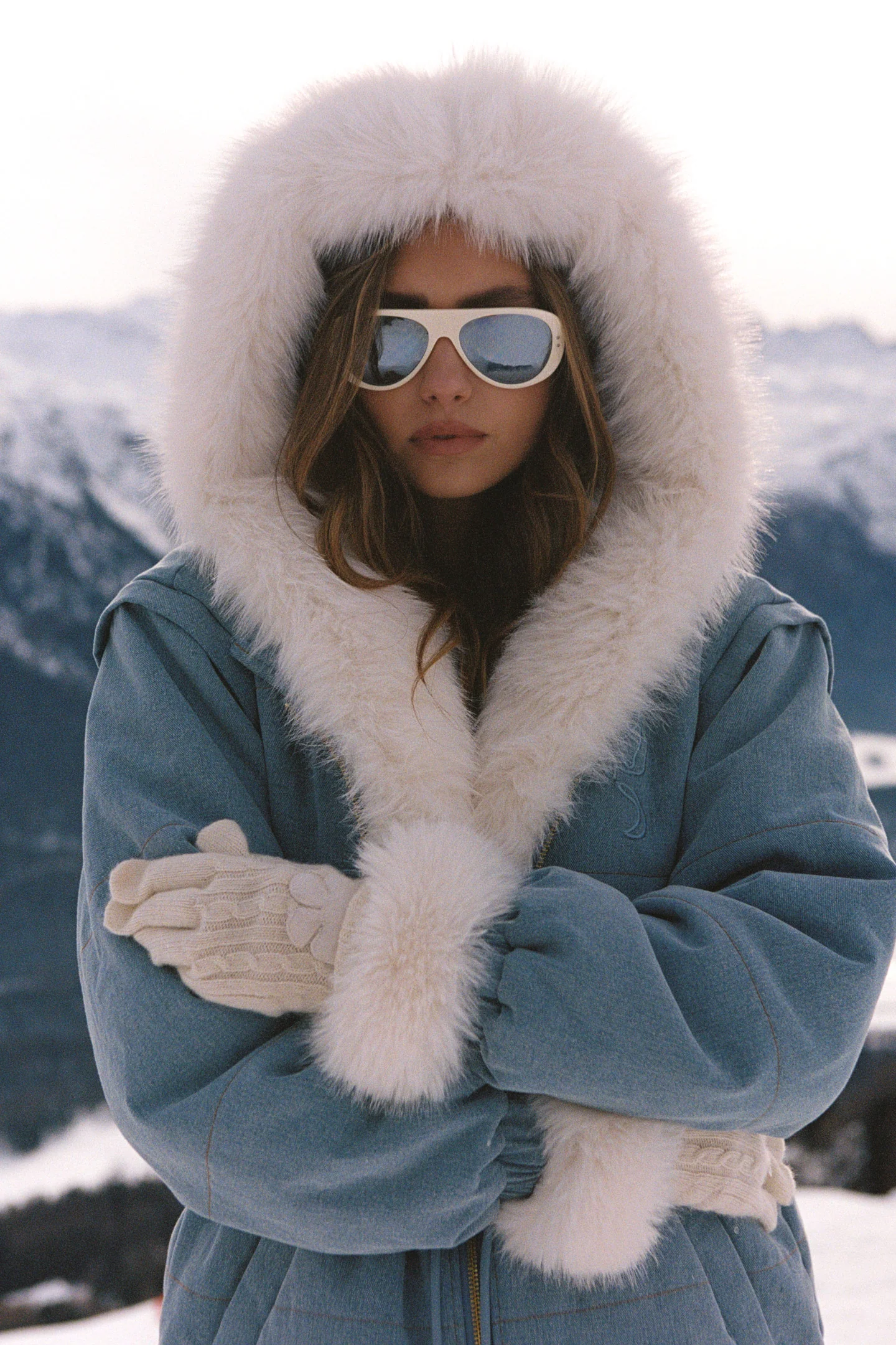 Chaqueta convertible de denim Deva de LoveShackFancy x MAX&MOI