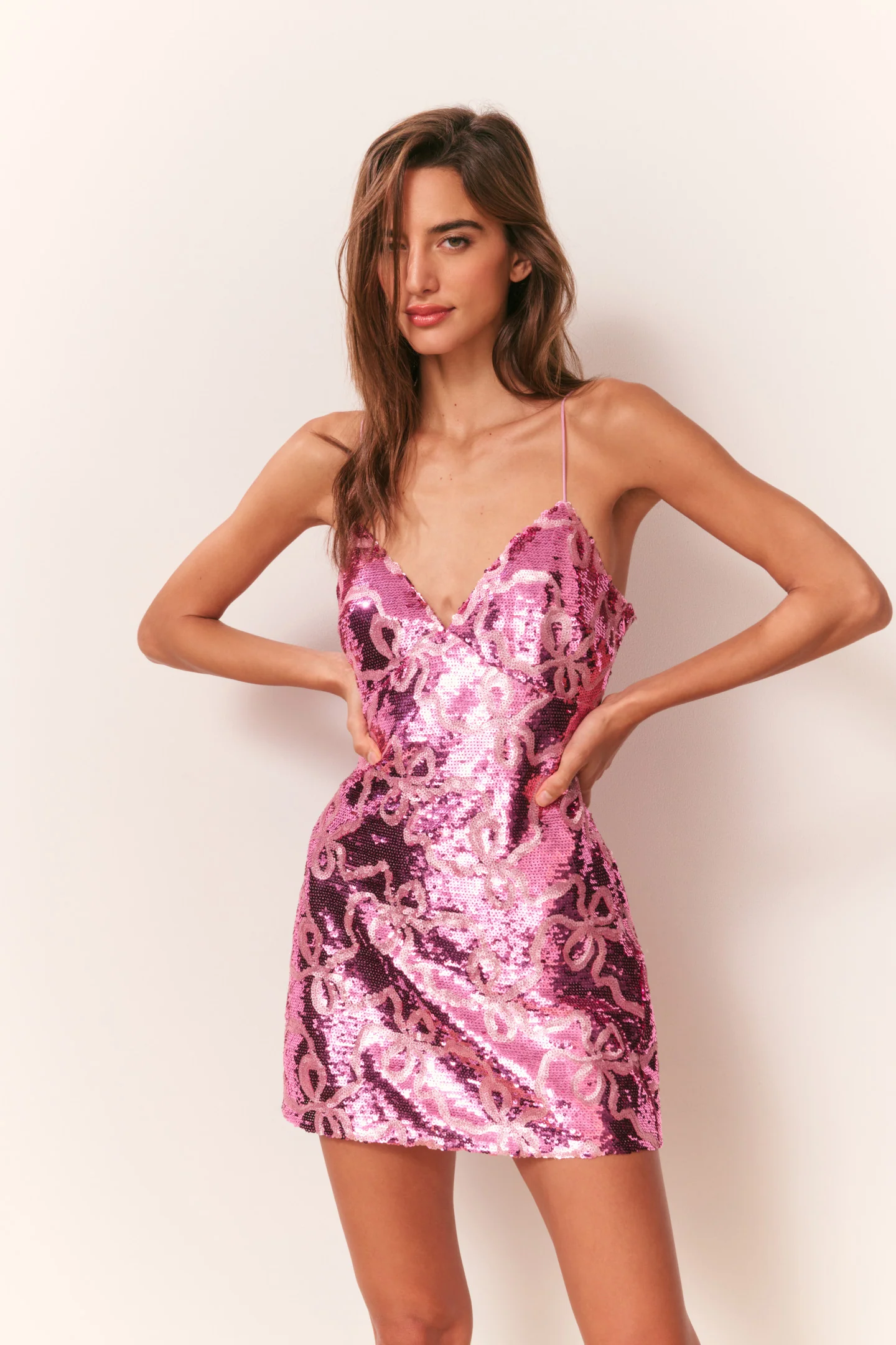 Vestido Mini con Cinturón de Cinta de Lentejuelas Sabeline