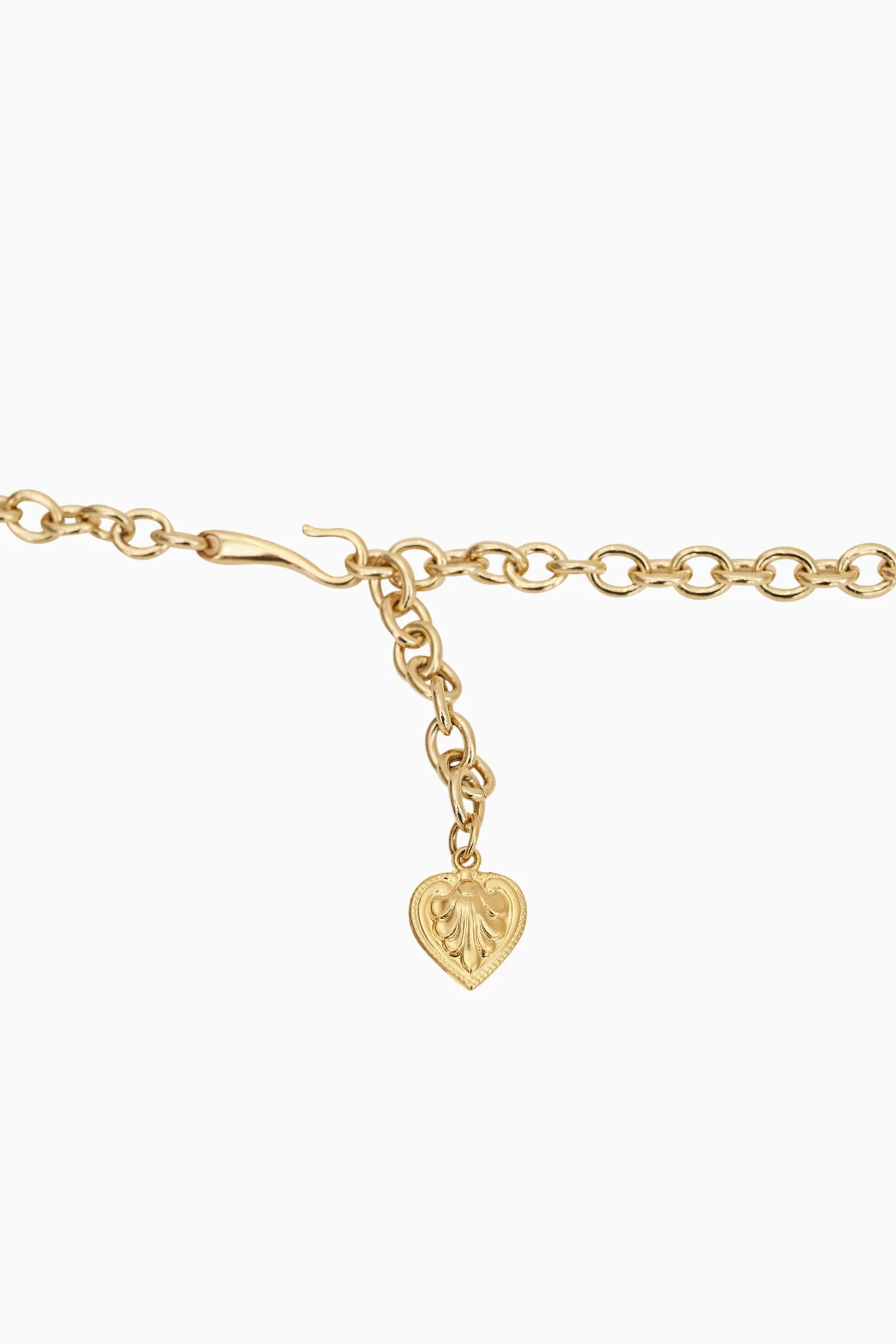 Cinturón de cadena dorada con diseño de corazón