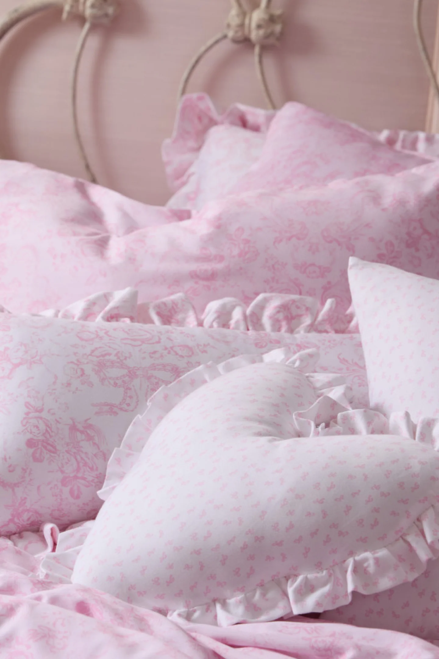 Almohada con Forma de Corazón y Volantes