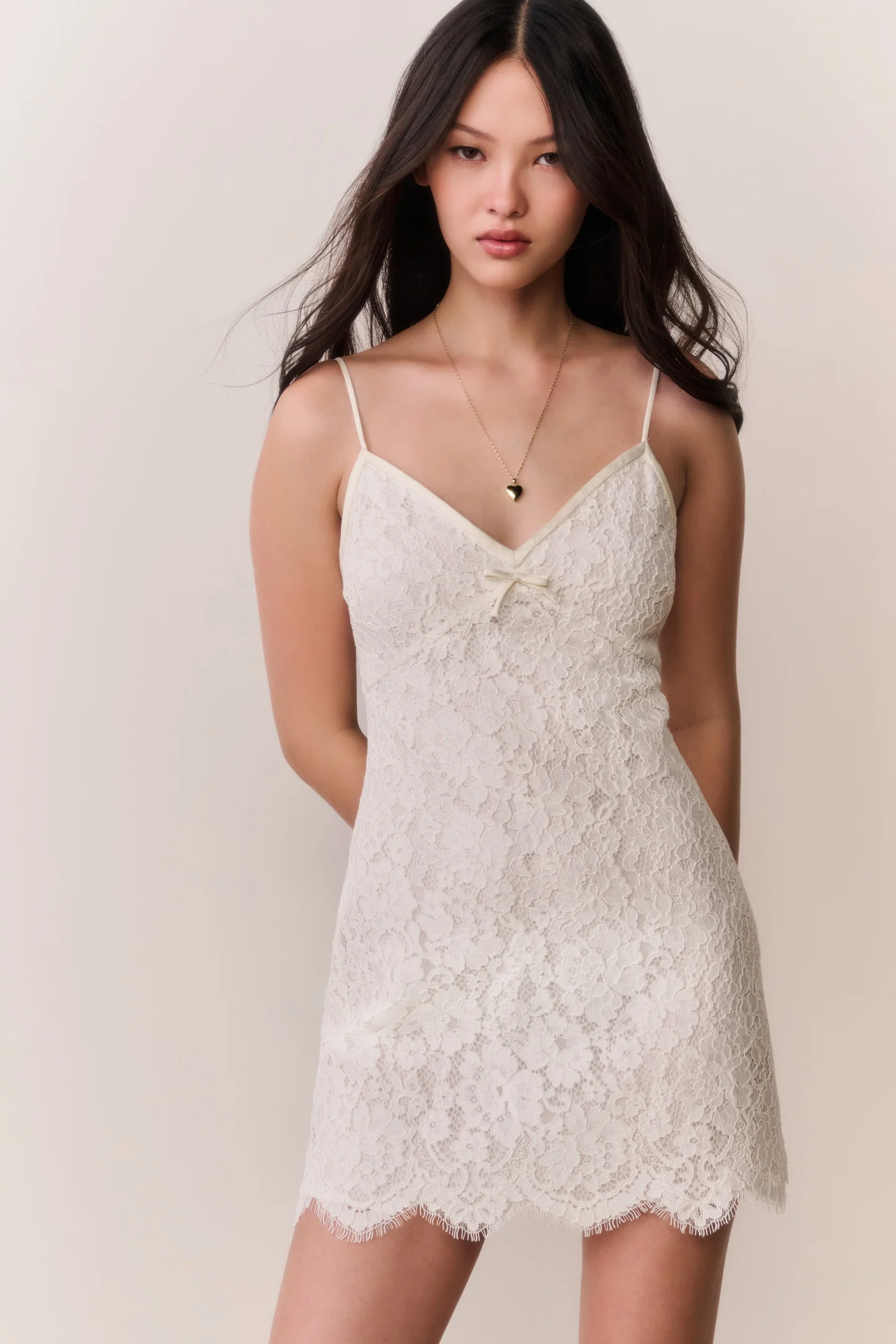 Vestido Mini de Encaje Petaline