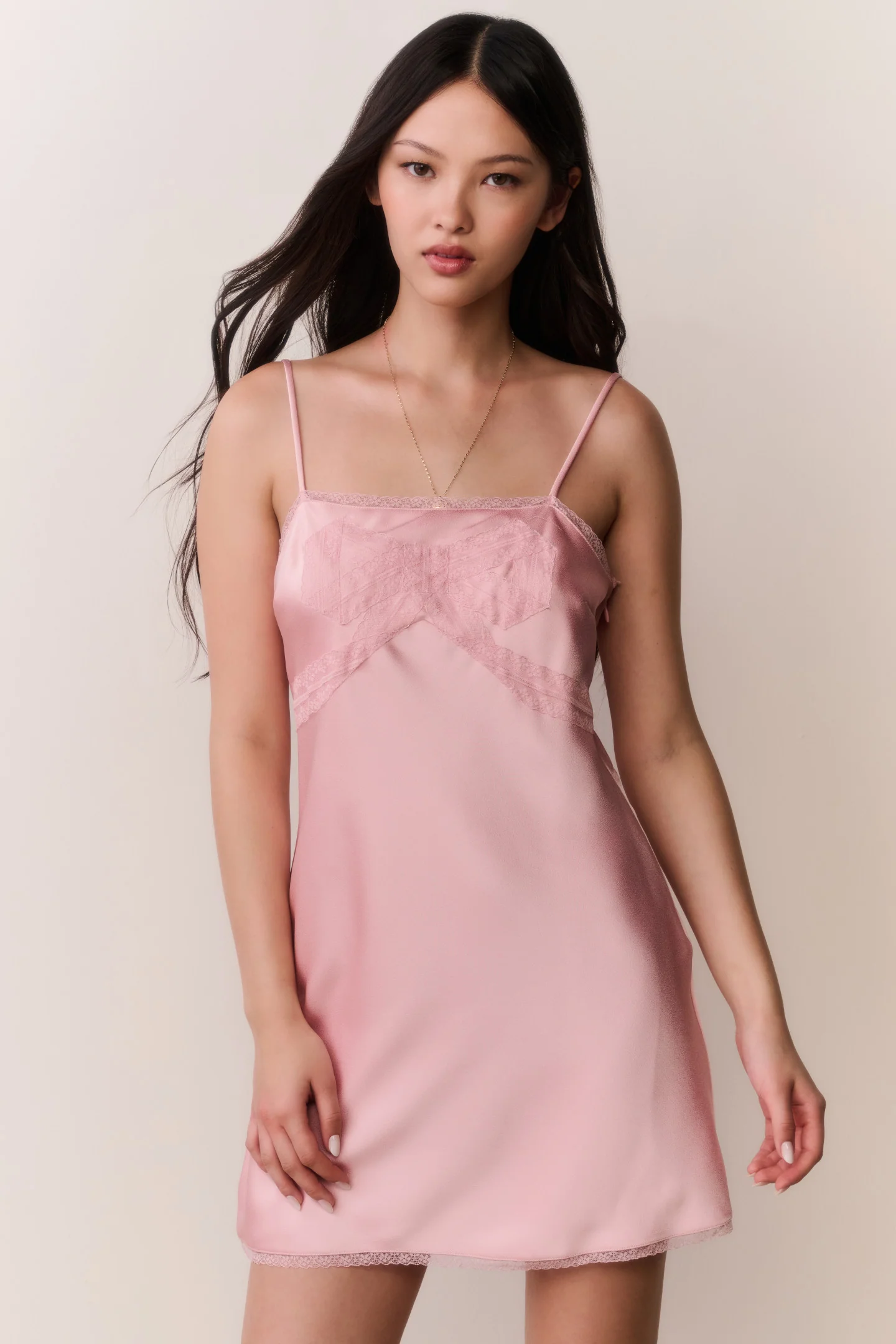 Vestido Mini de Terciopelo con Lazo de Encaje Mirelis