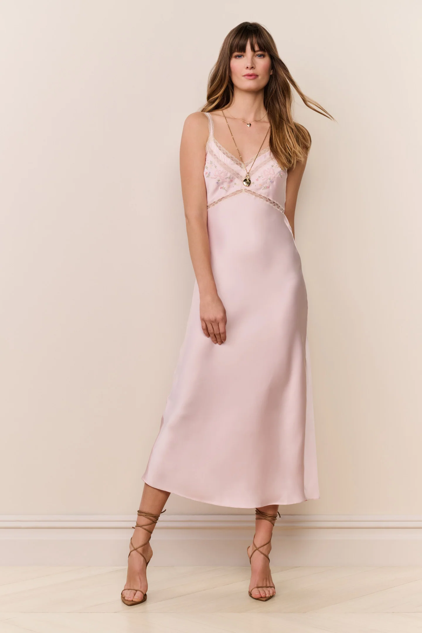 Vestido Midi de Satén con Bordado Annabeth