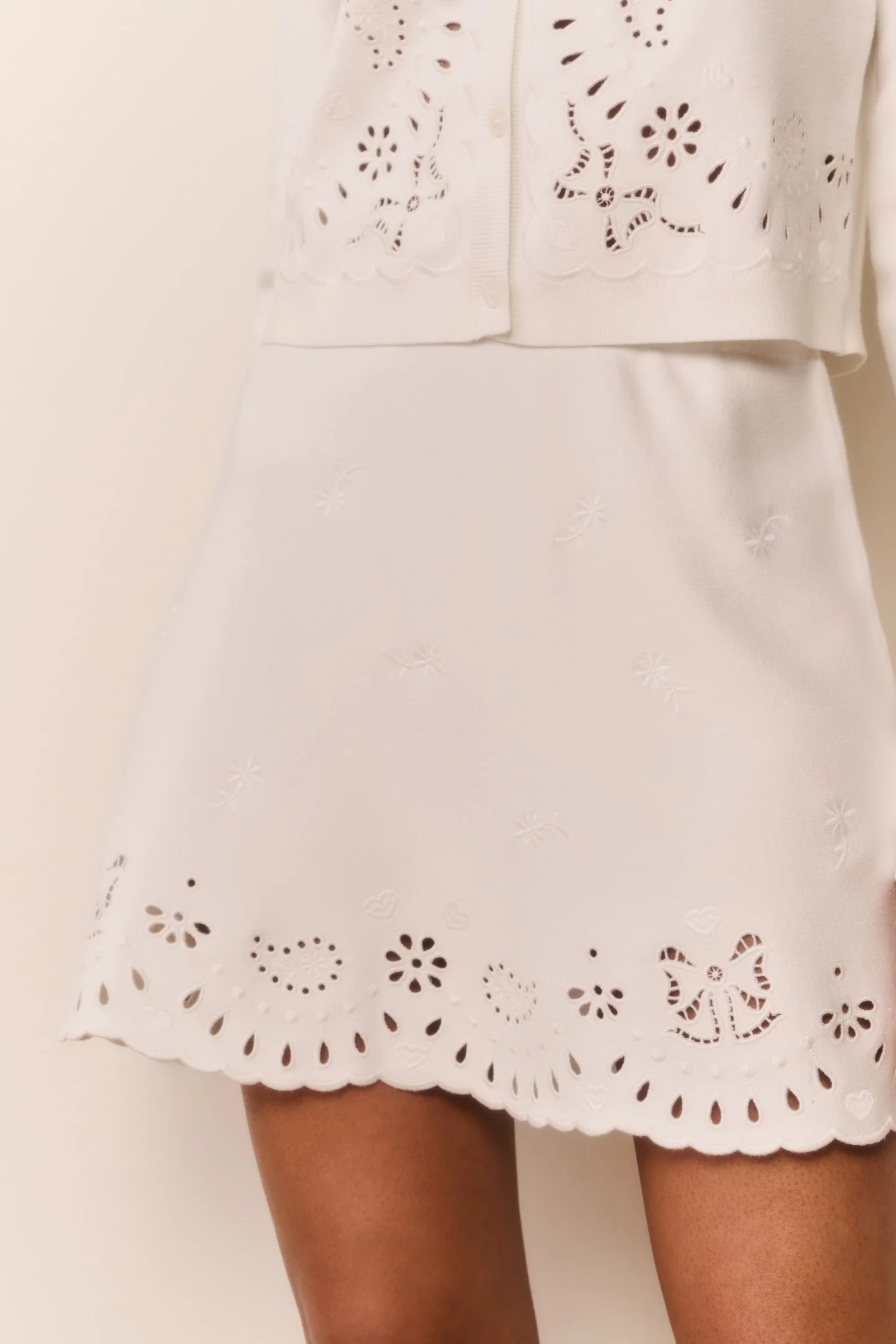 Falda Mini Glindy Knit Bandana con Ojales Falda Mini Glindy Knit Bandana con Ojales