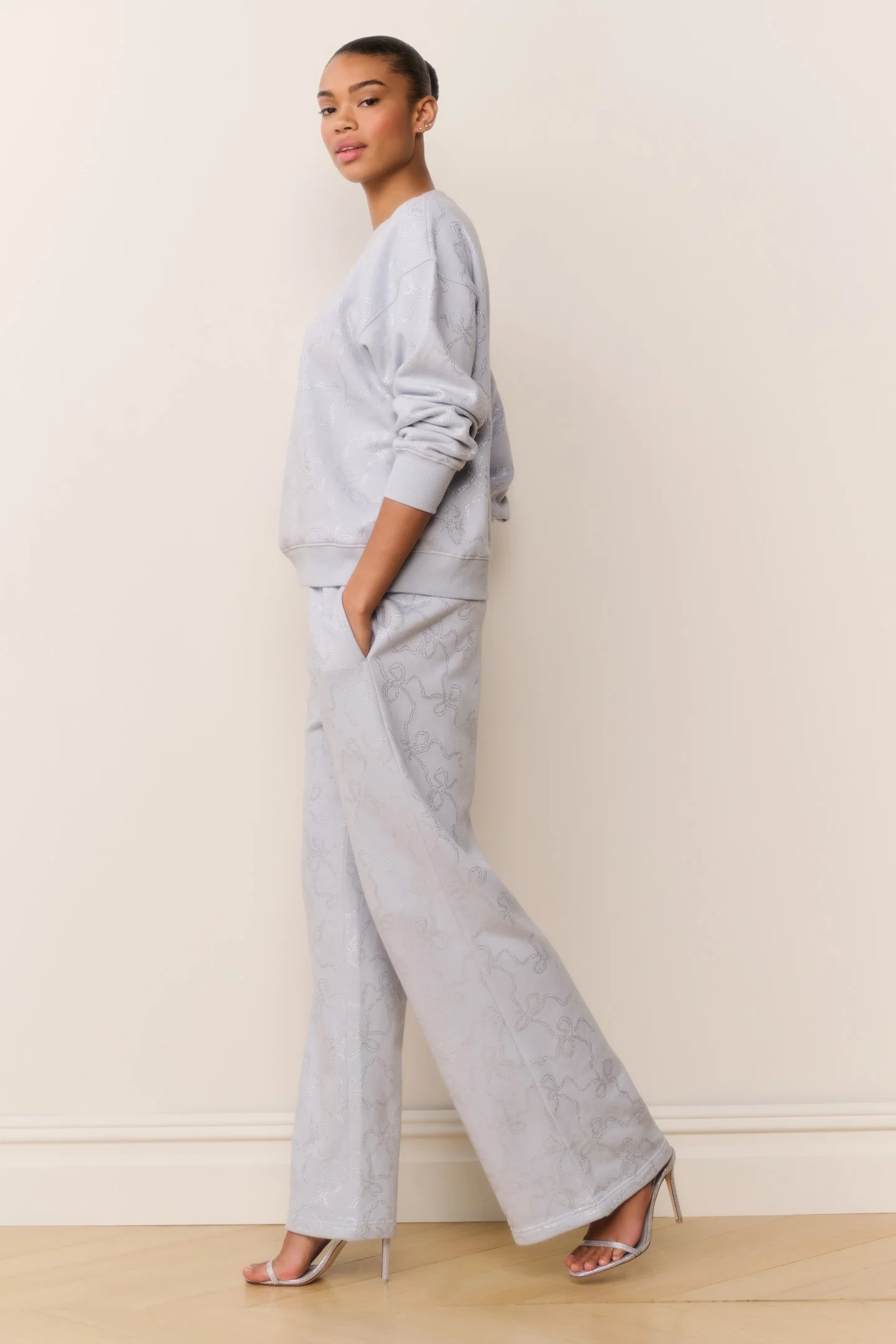 Pantalones de chándal de felpa con adornos de lazo Momo