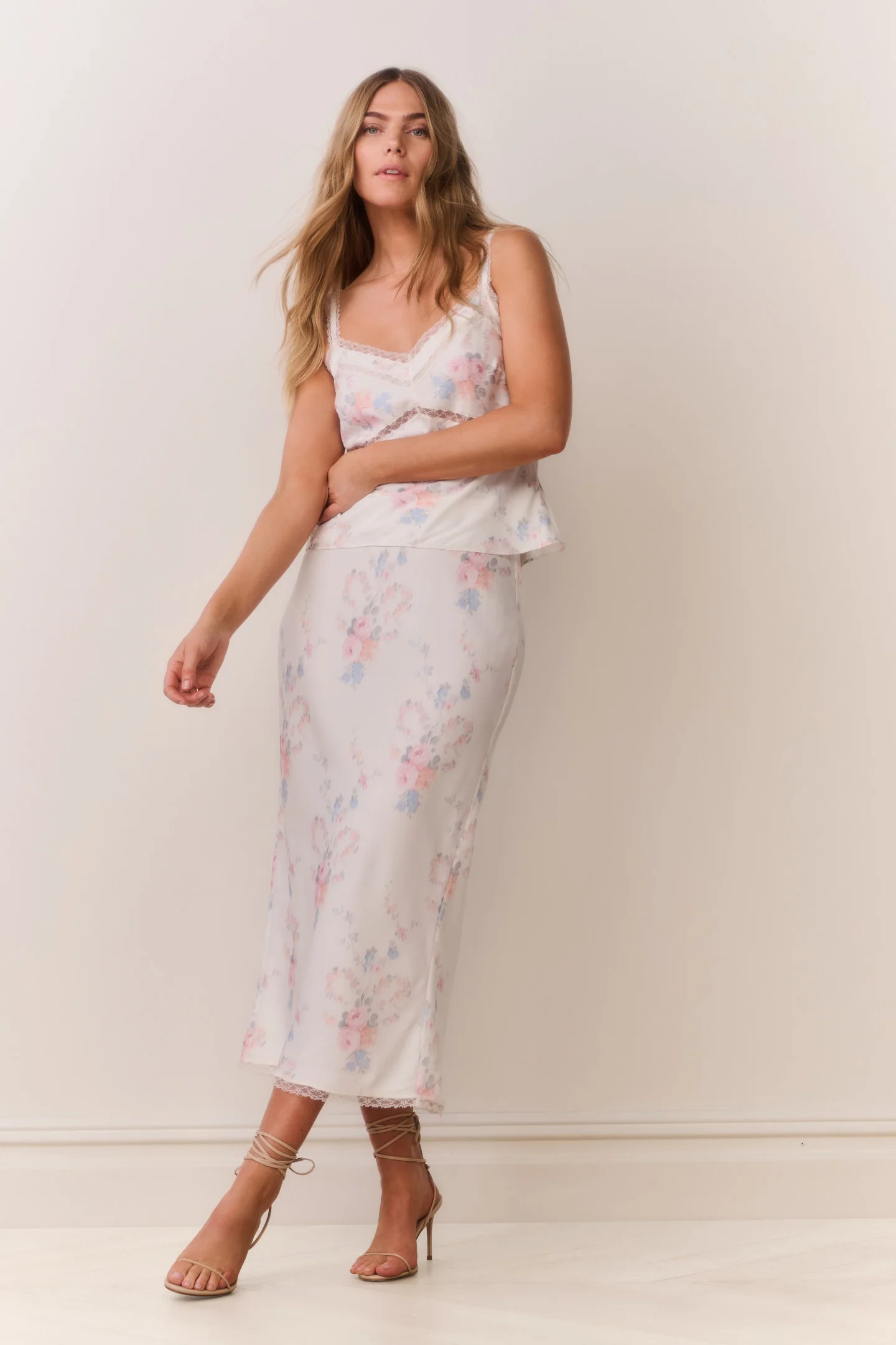 Falda tipo slip con estampado floral Kalo
