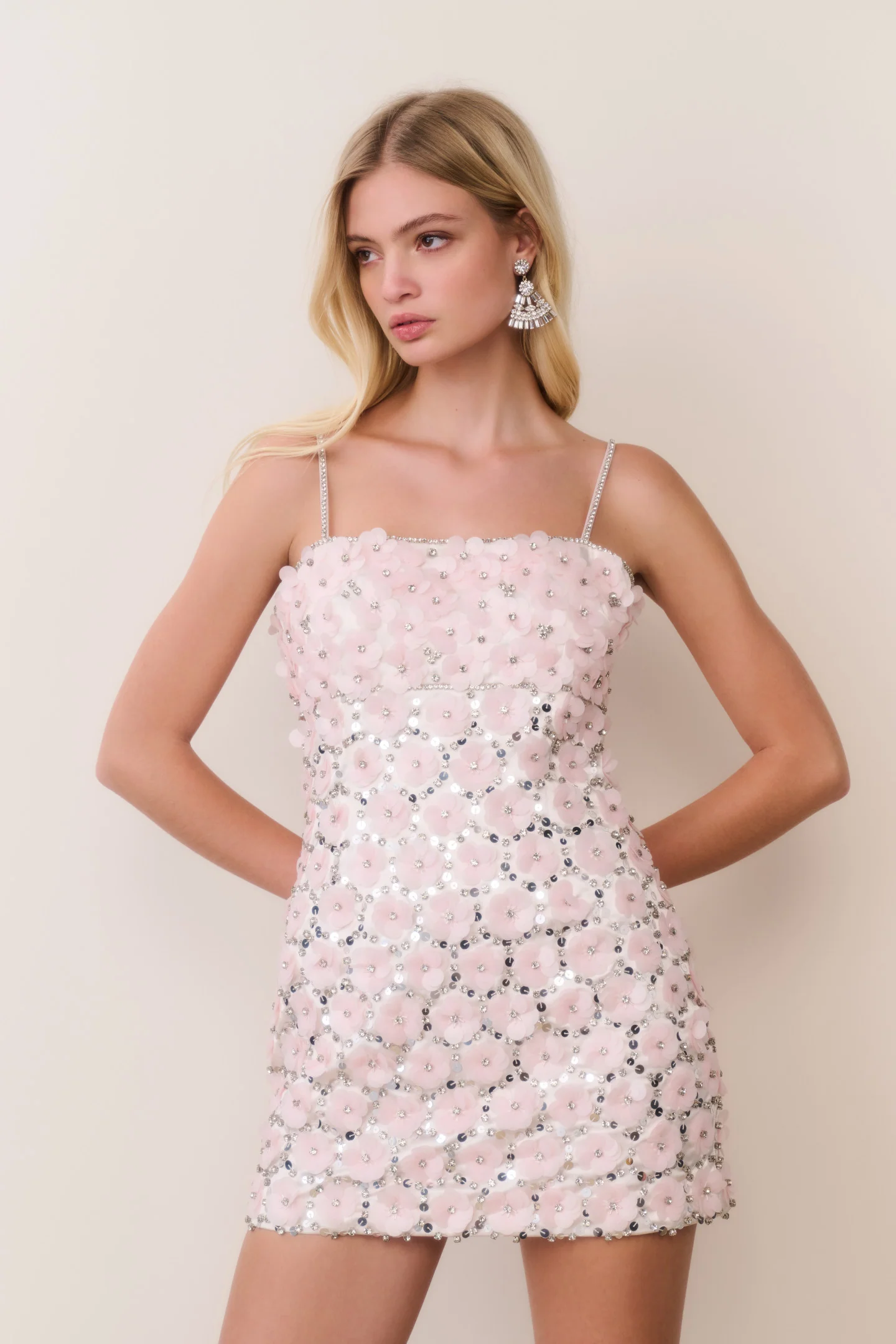 Vestido Mini Decorado con Florales Katarina
