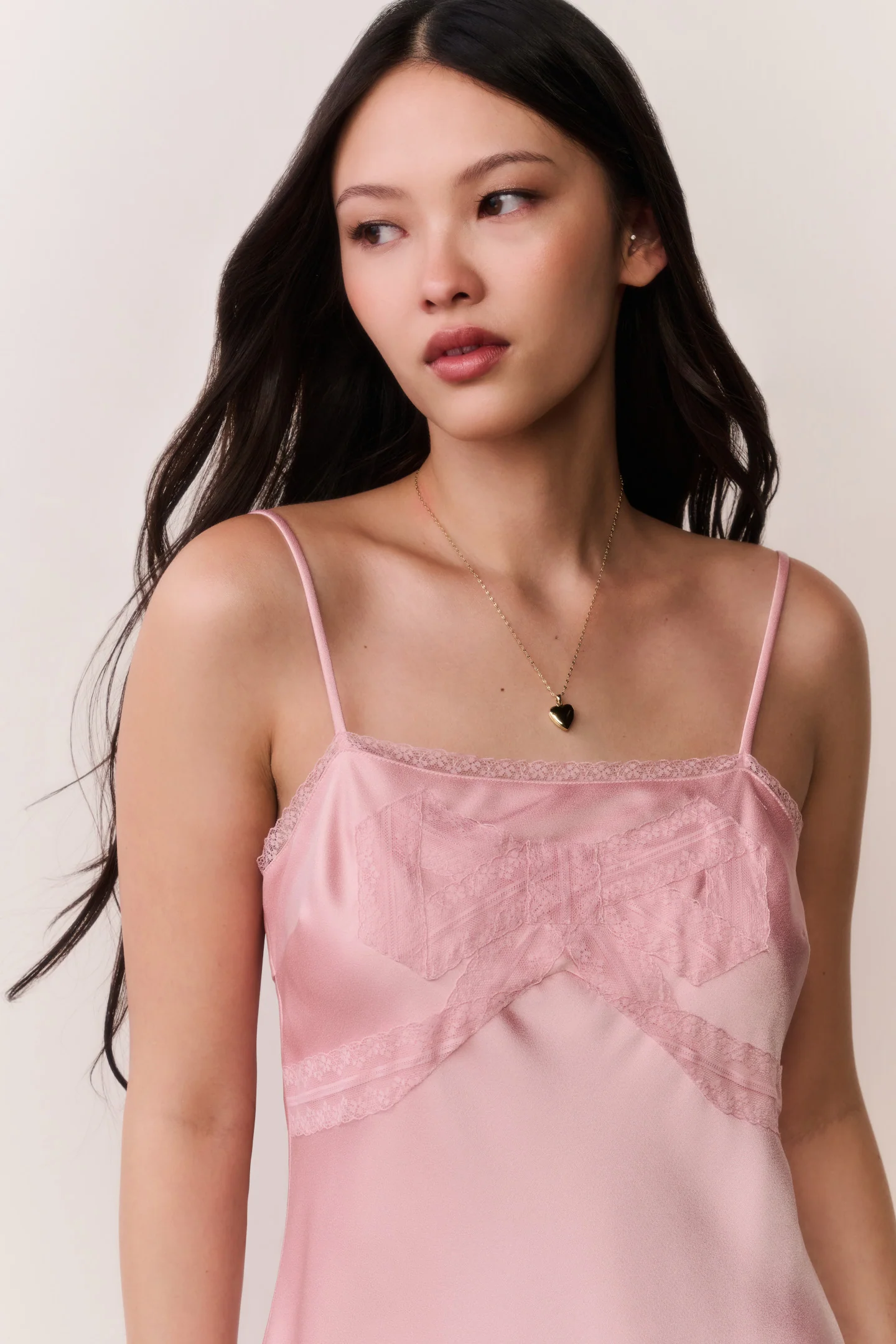 Vestido Mini de Terciopelo con Lazo de Encaje Mirelis