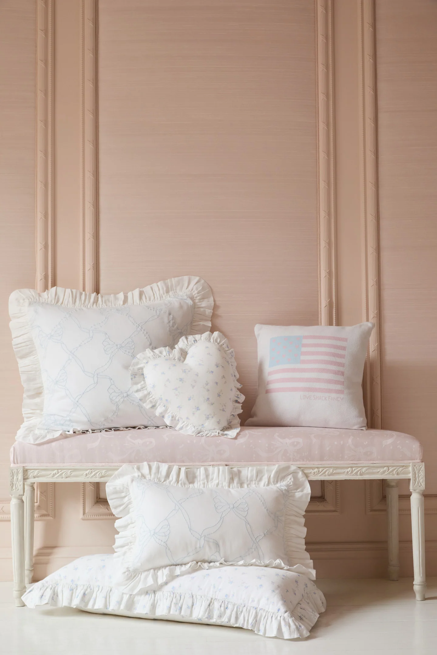 Almohada de decoración con volantes y lazo para jardín