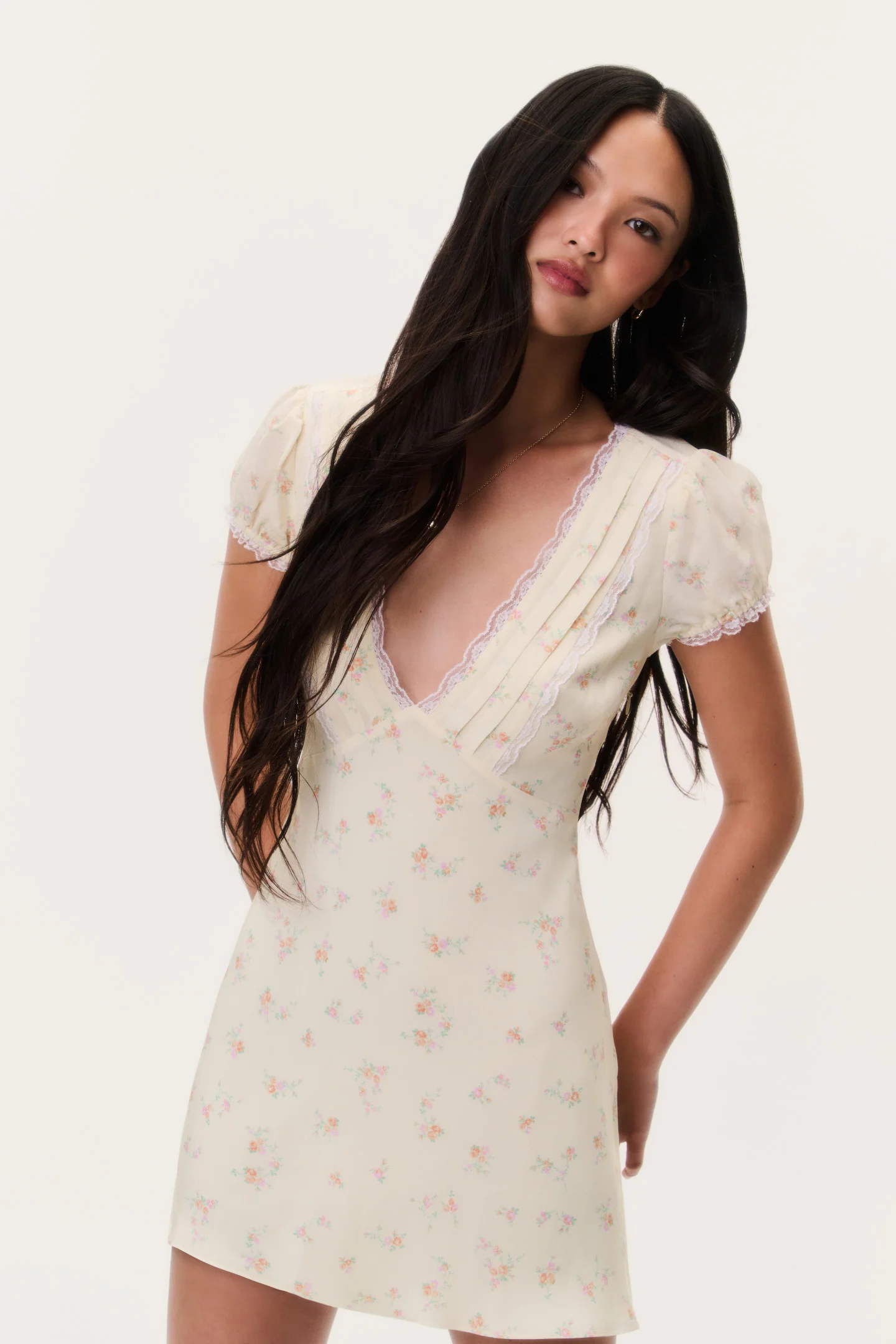 Vestido mini de encaje floral Yasmin