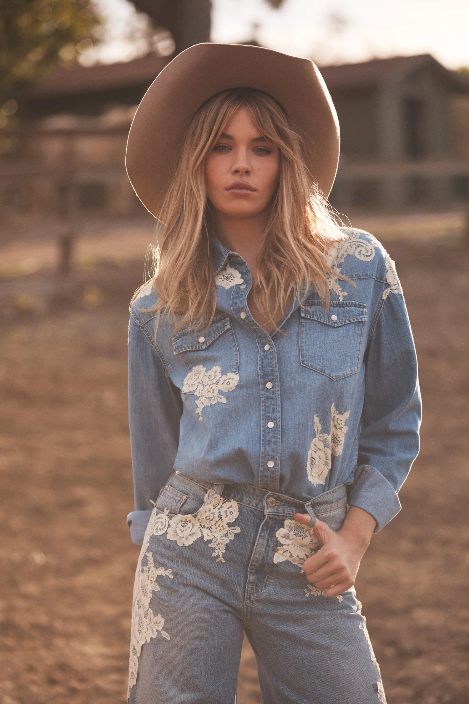 Camisa Kelith con apliques de encaje y tejido chambray