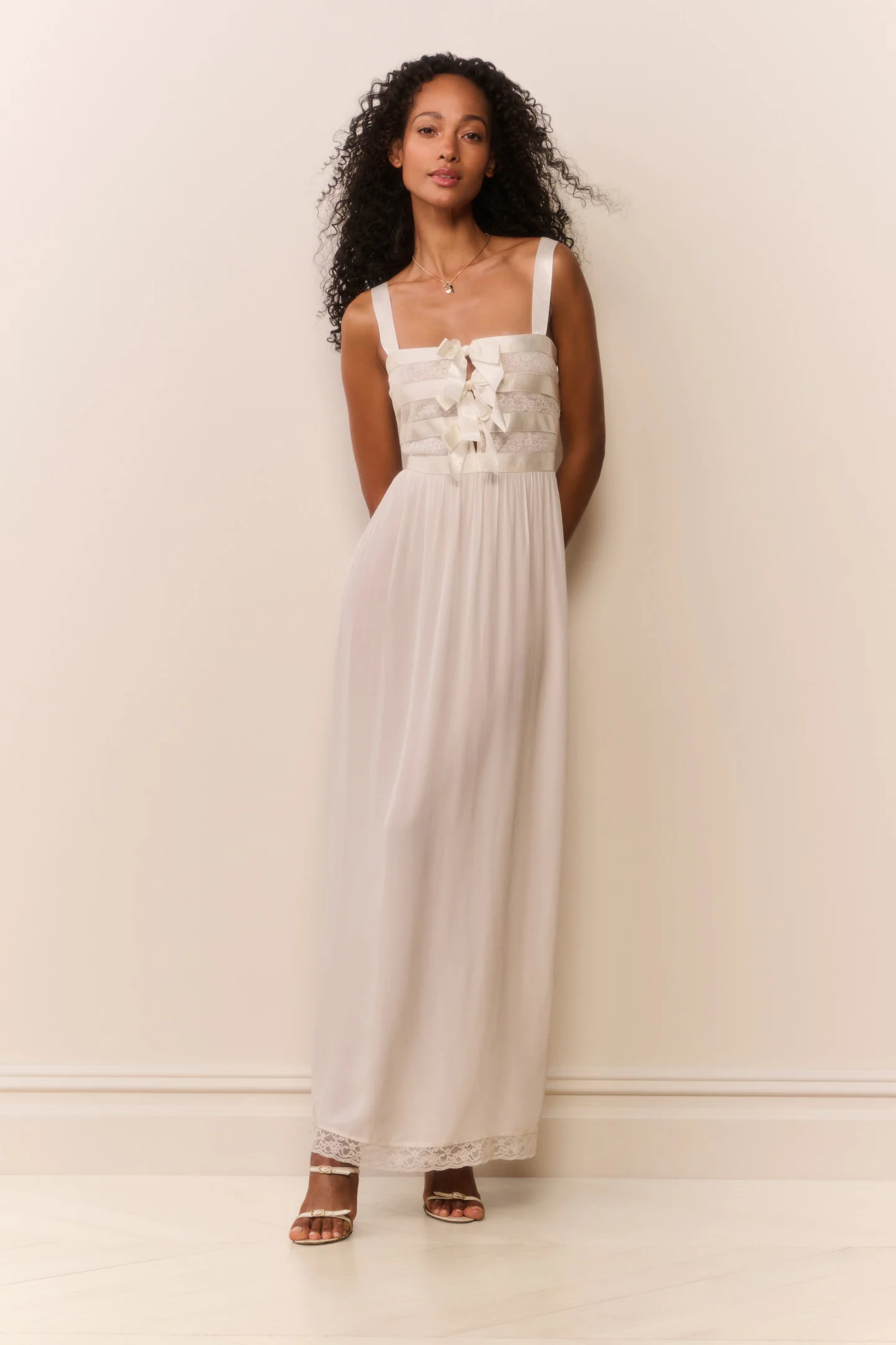 Vestido maxi transparente con cinturón y lazo Lovelace