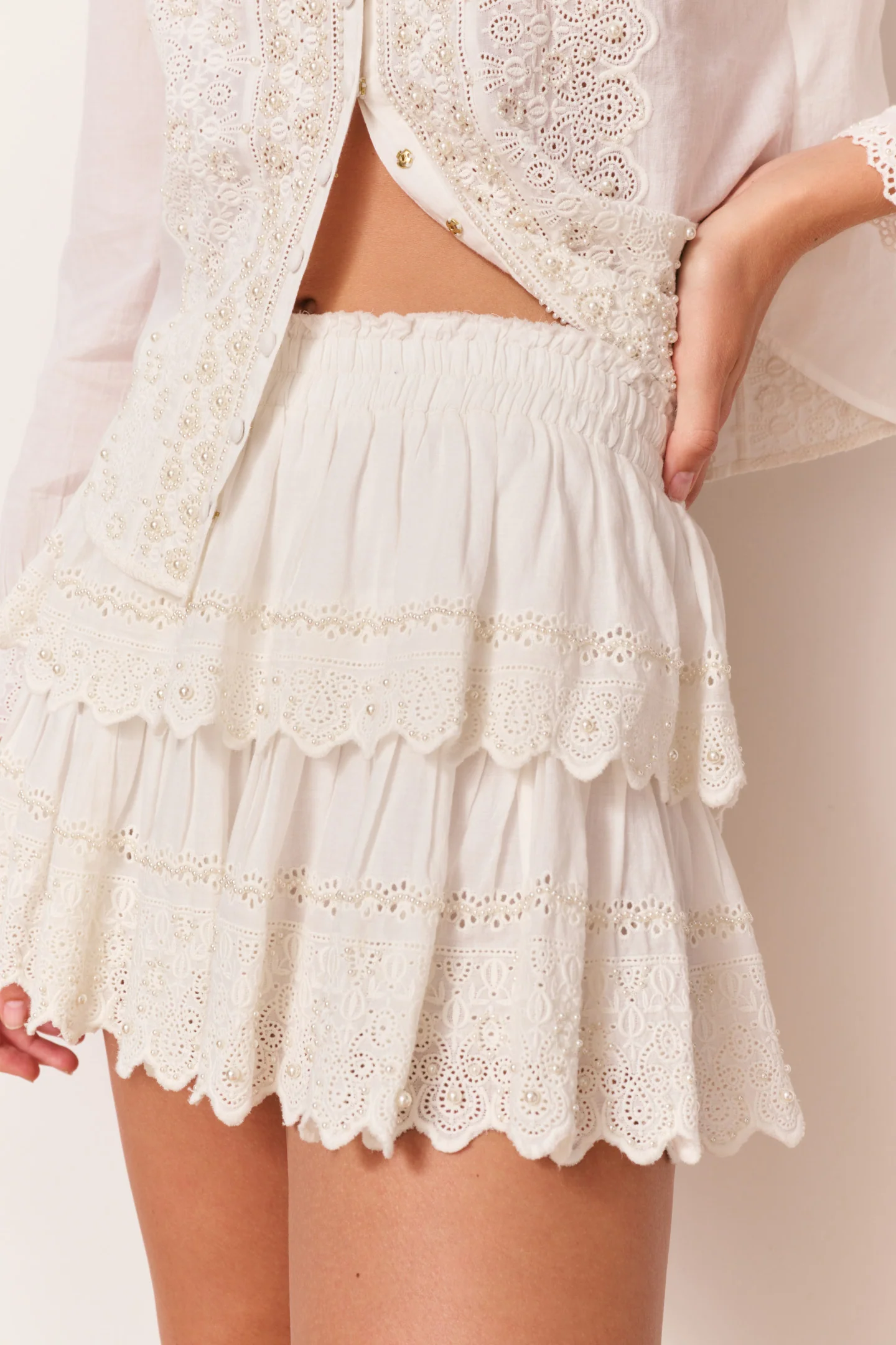 Minifalda con Volantes Decorada con Perlas